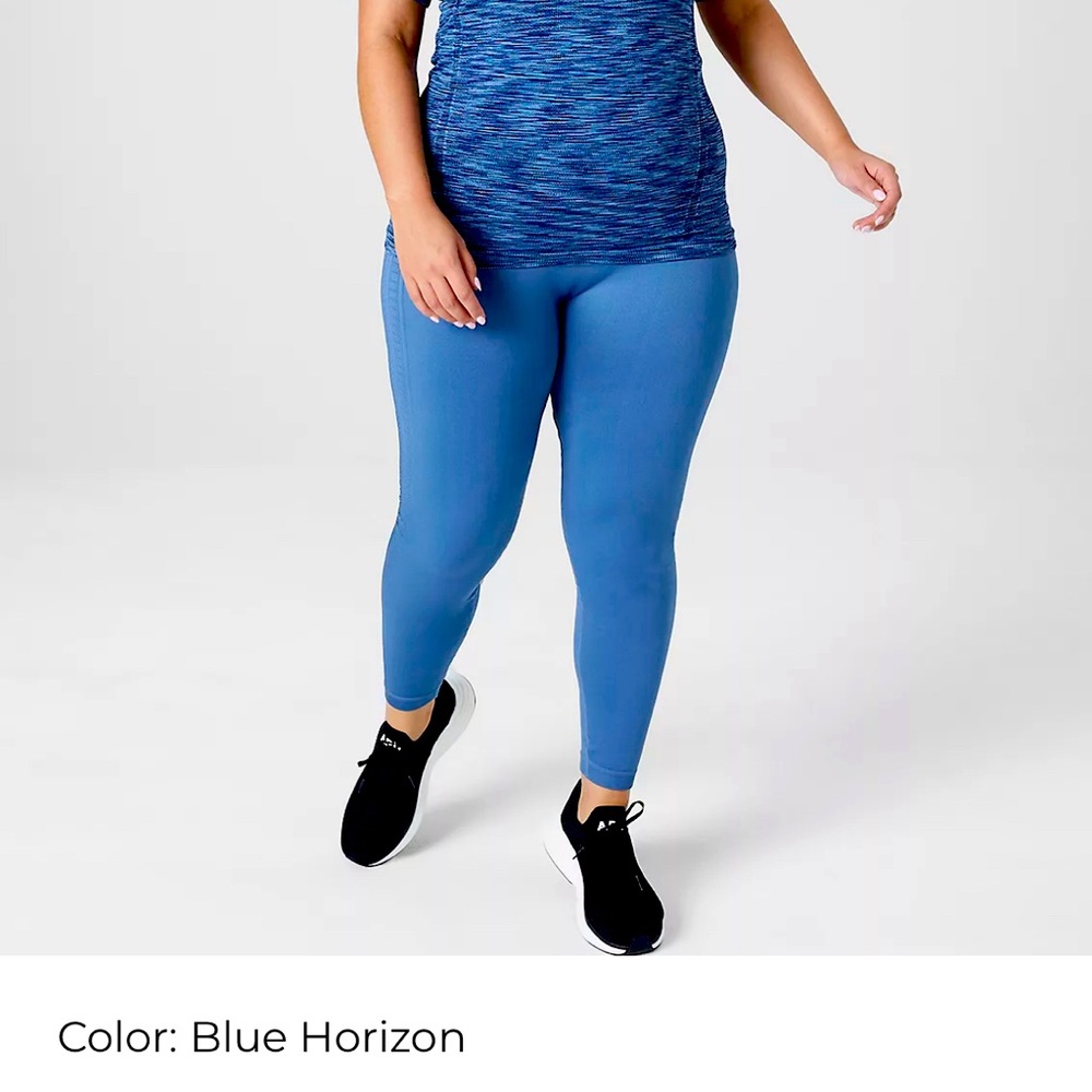 NWT Livi Active Sz 18/20 Horizon Blue 7/8 legging with quilted details down side